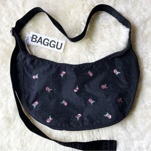 NWT Baggu Medium Crescent Bag - Embroidered Rosette